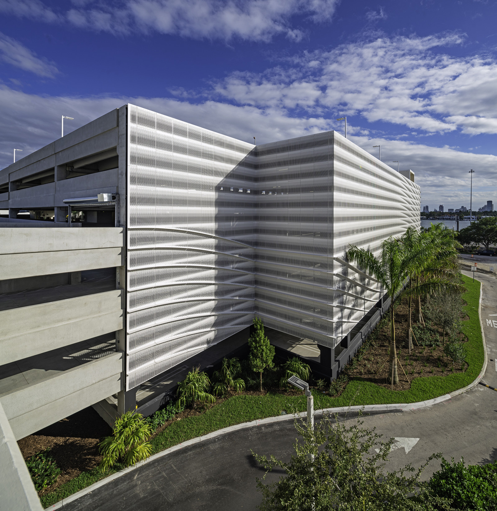 pro shot 18 - Mt. Sinai Medical Center Employee Garage